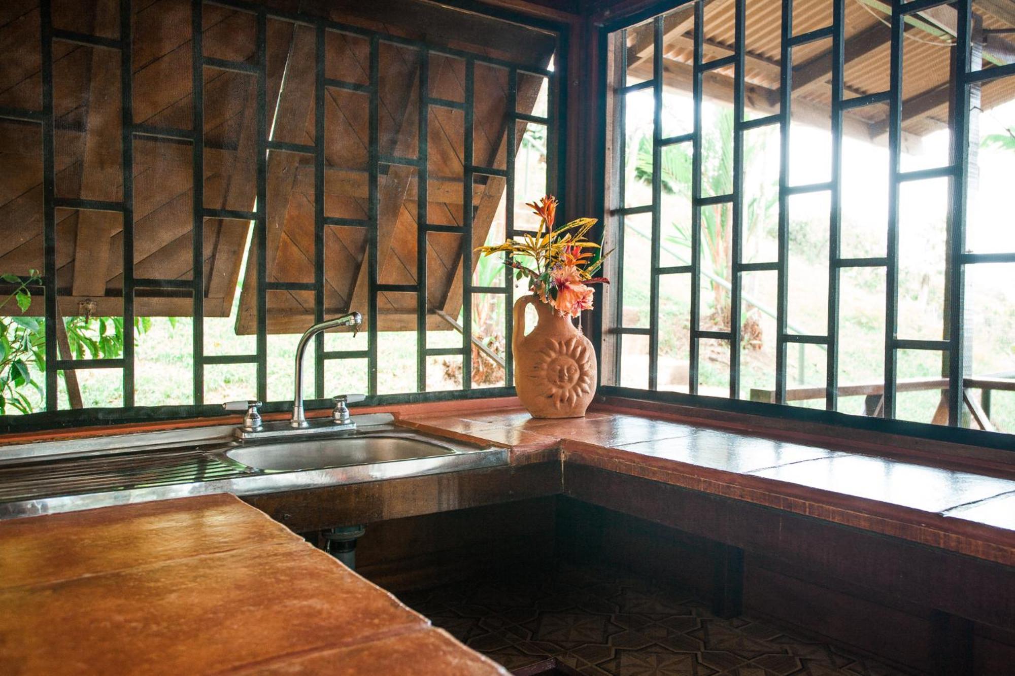 Pacific Edge Eco Lodge Dominical Buitenkant foto